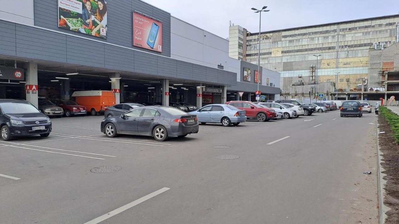 Аэропорт Апартаменты 24&24 Chişinau Exteriör bild